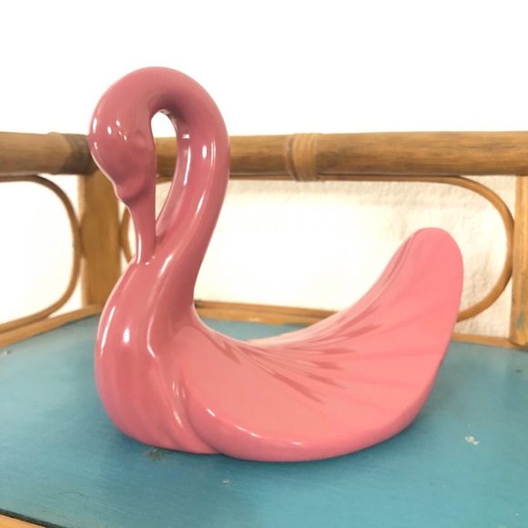 Vintage Ceramic Swan - Bubble Gum Pink - Picture 2 of 3